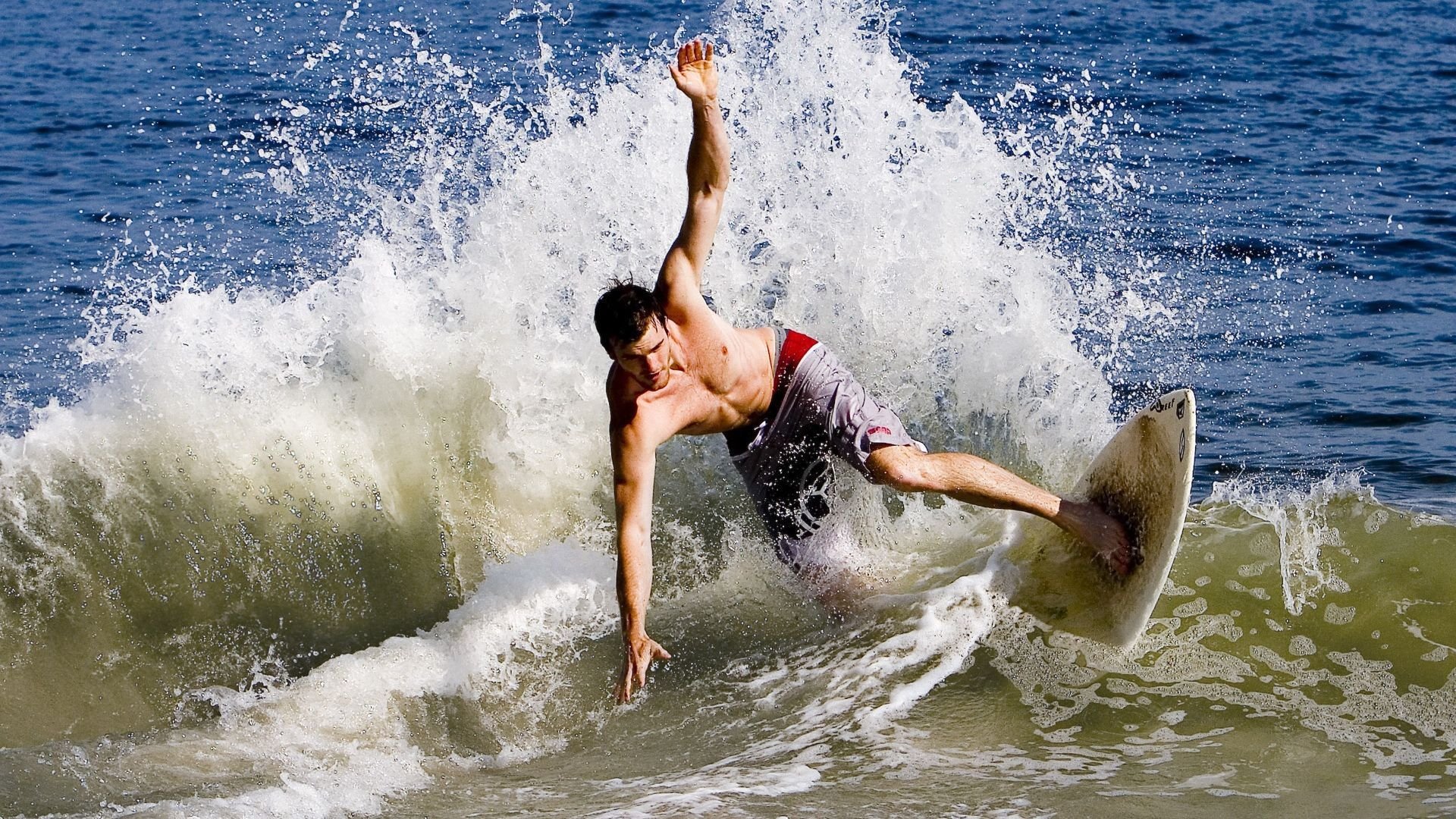 _篮网队攻势如潮，继续领跑联盟_，篮网的队